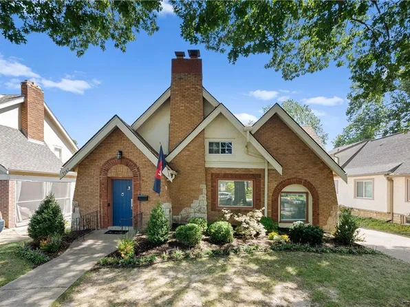 7127 Summit St, Kansas City, MO 64114