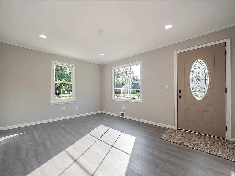 335 Inwood Blvd — Photo 8