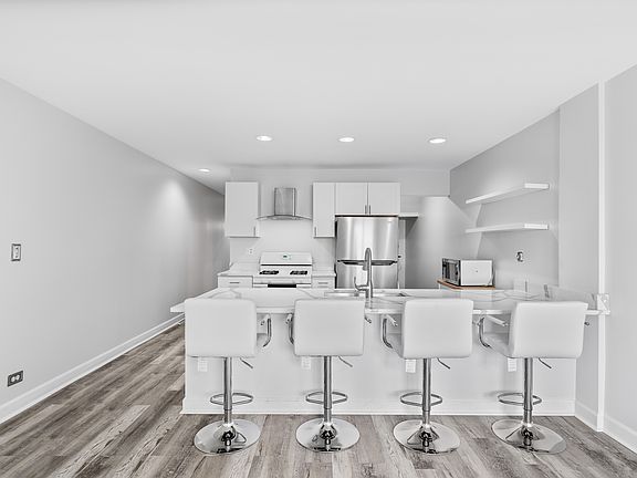 3rd image of 1726 N Kedzie Ave #101