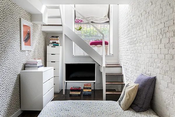 Sold by Compass | media 4