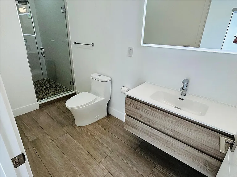 310 SW 9th St #1 — Photo 20