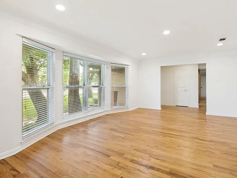 5820 Forest Ln — Photo 6