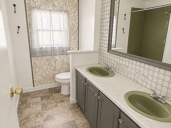 2nd image of 127 Renfrew Ave