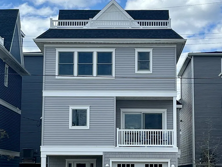 127 Dewey Dr — Photo 2