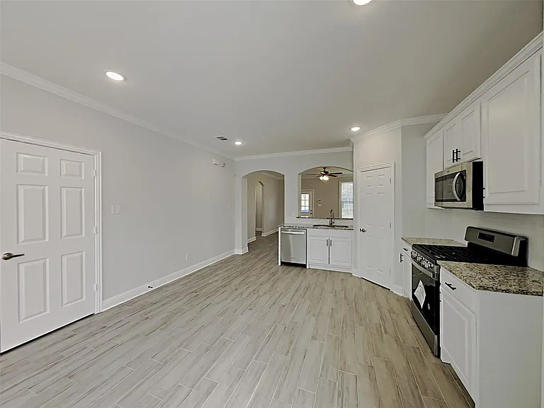 1032 E Leuda St — Photo 4
