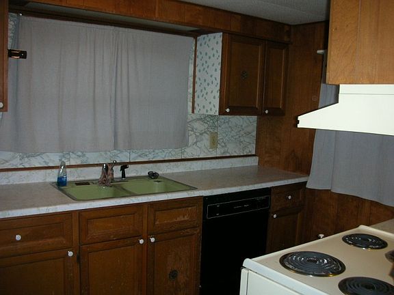 3rd image of 18222 Clarence Ave