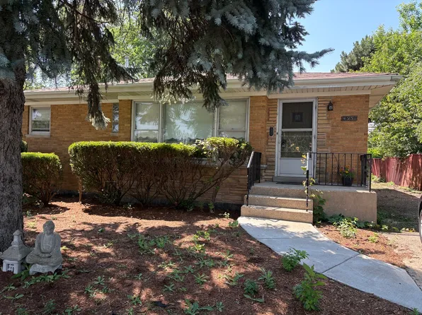 4951 Howard St, Skokie, IL 60077