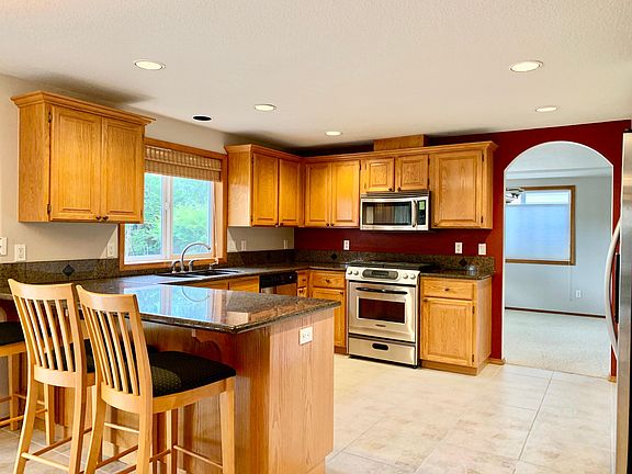 3rd image of 2805 NE 174th Ave