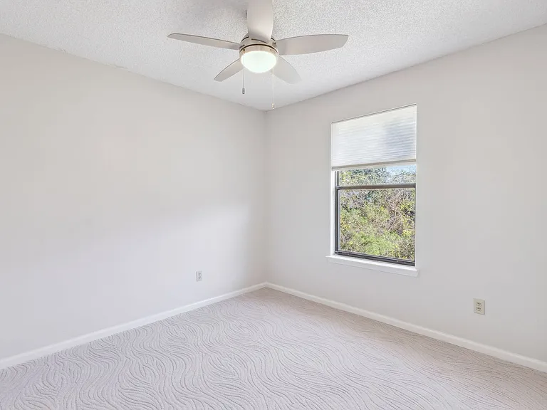 2406 Pirates Bay Dr — Photo 31