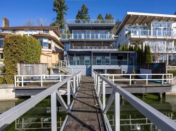 936 Alderside Rd, Pt Moody, BC V3H 3A6