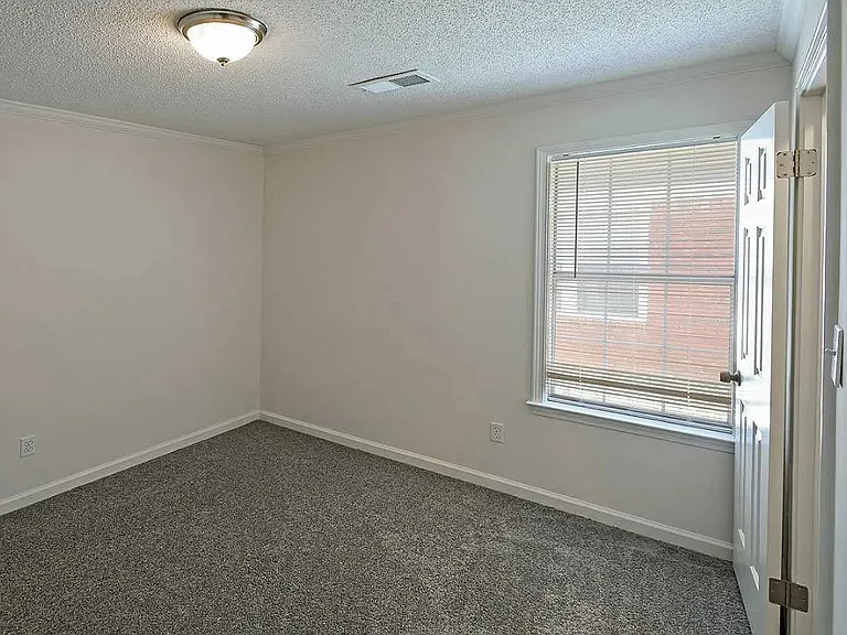 9440 Kaki Ln — Photo 11