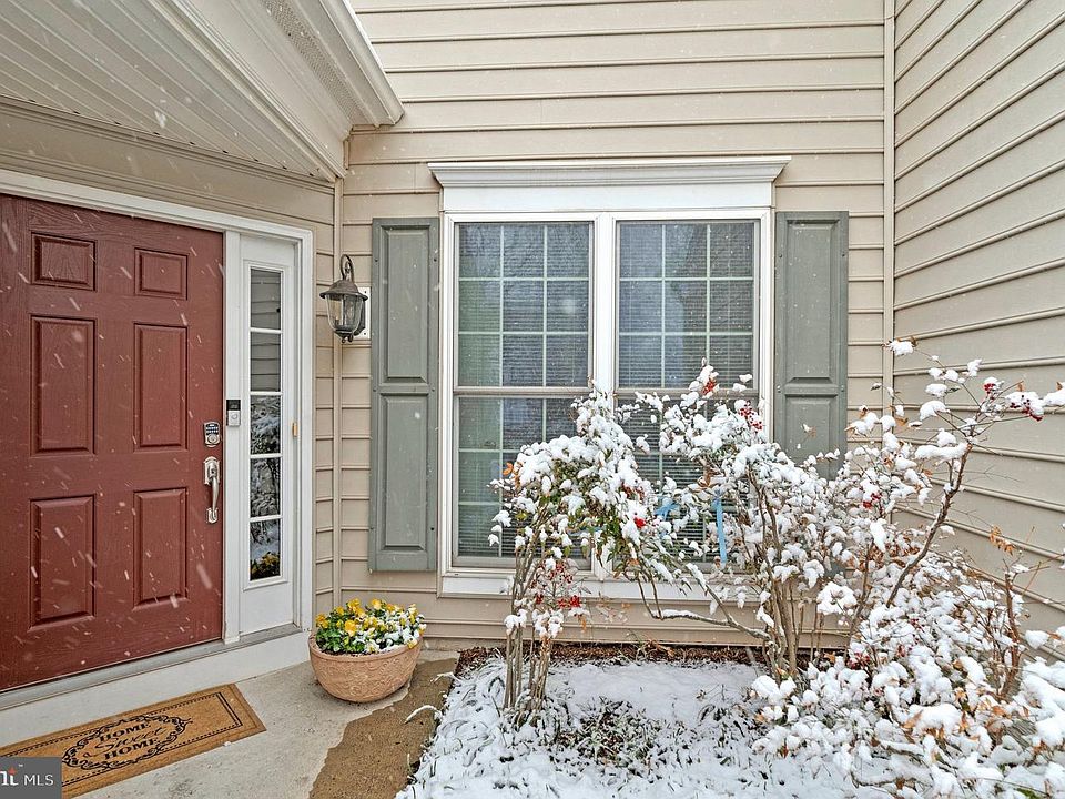 1st image of 44442 Oakmont Manor Sq
