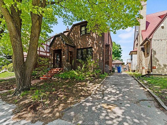 3rd image of 3056 Alexander Ave