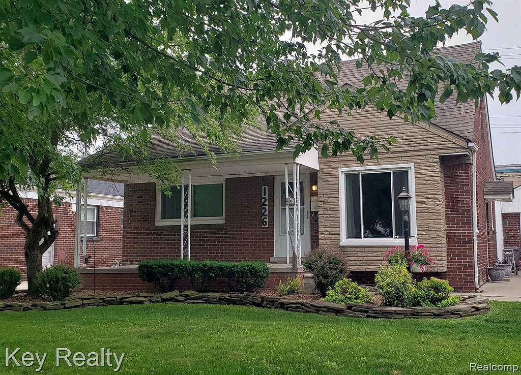 1226 13th St, Wyandotte, MI 48192 Zillow