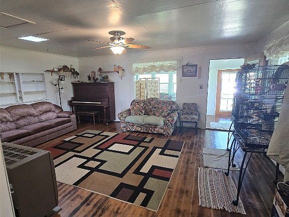 4th image of 313 S Teigen Ave