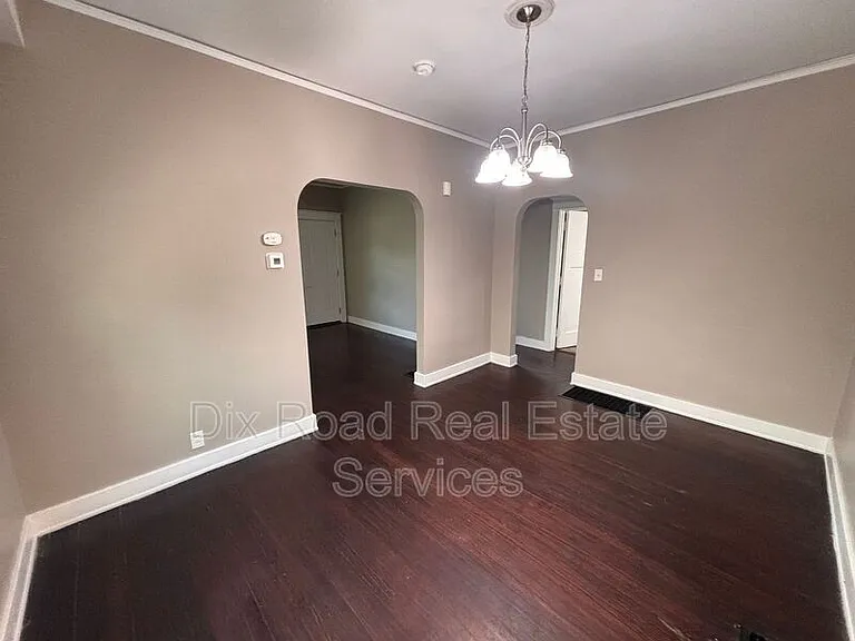 2109 Victoria Ave — Photo 6