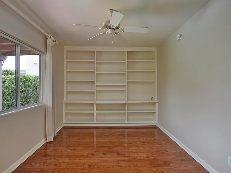 2952 N Saint Augustine Pl — Photo 18