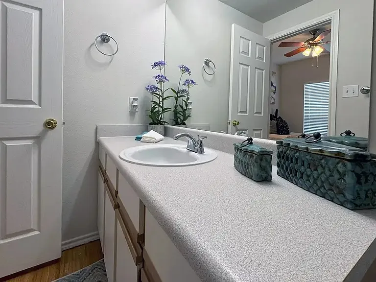 Indian Creek Apartments — Photo 25