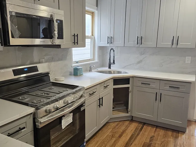 19 Oak St #2 — Photo 3