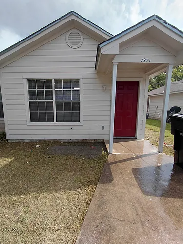 727 E Avenue D #A Photo 1