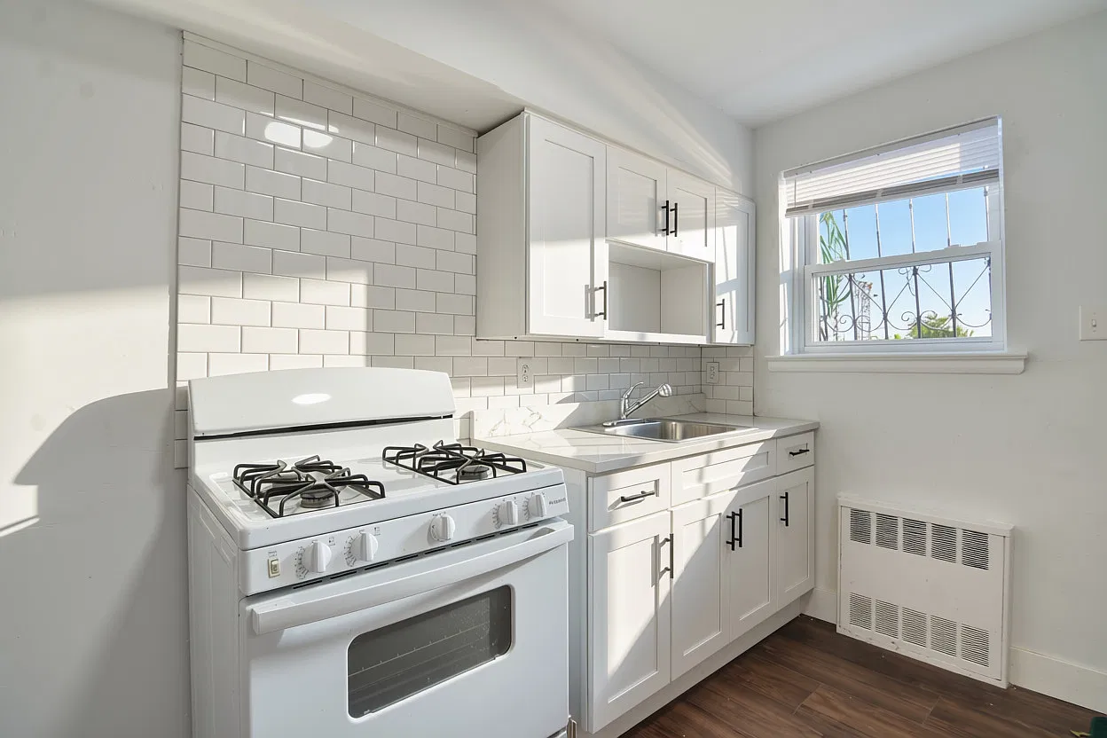 1444 Schnectady Avenue — Photo 3