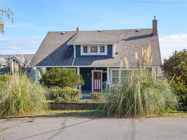 9945 Cedar St, North Cowichan, BC V0R 1K1