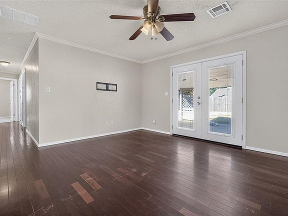 5th image of 2113 N Willow Ave