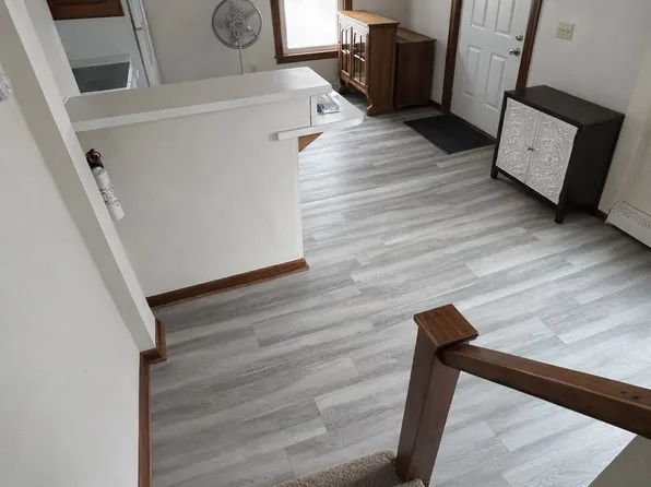 58 School St APT 1R, Manchester, NH 03102