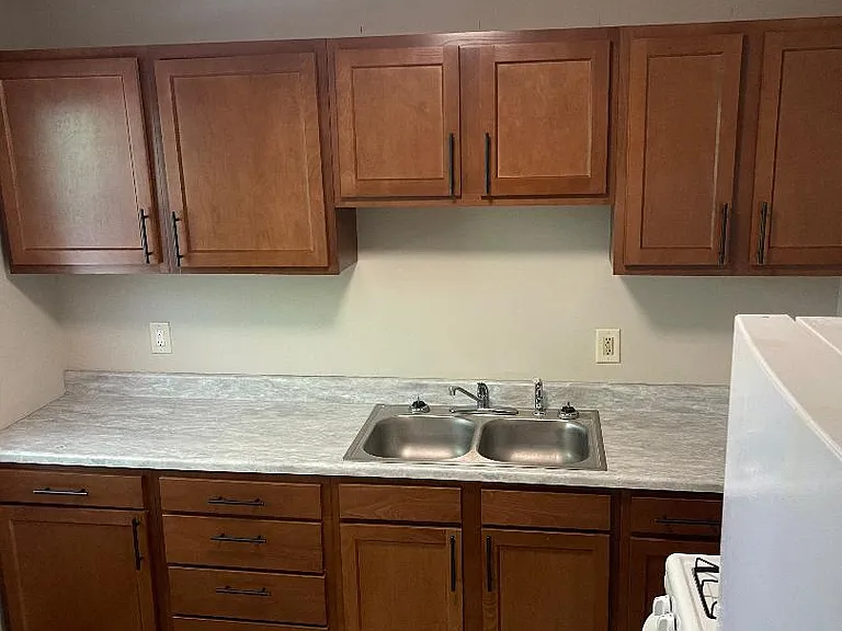 185 N Xenia Dr — Photo 3
