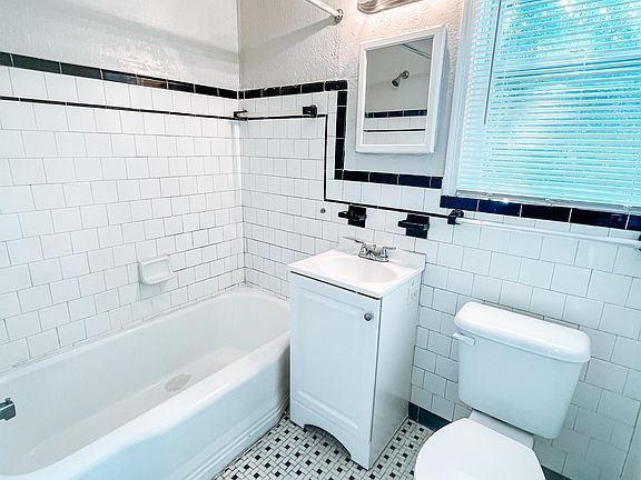 5th image of 2906 Silver St APT 4