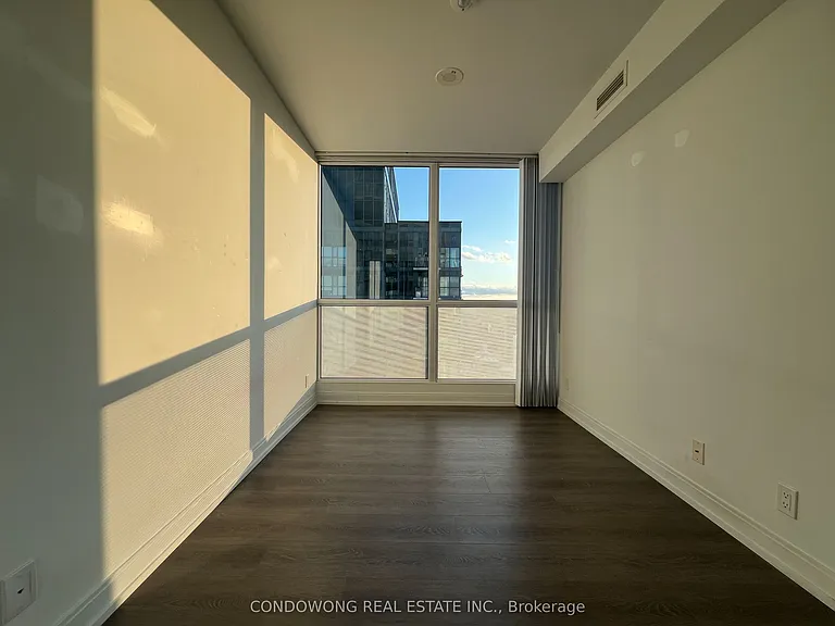 181 Dundas St E #4811 — Photo 8