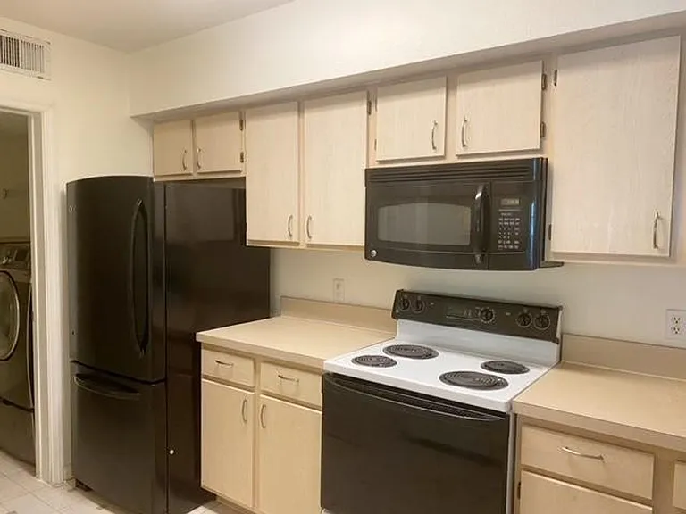 725 Crest Pines Dr #426 — Photo 2