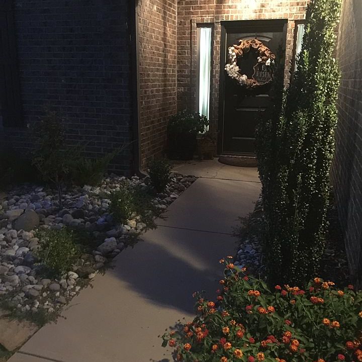 2nd image of 3422 Garrett Ln