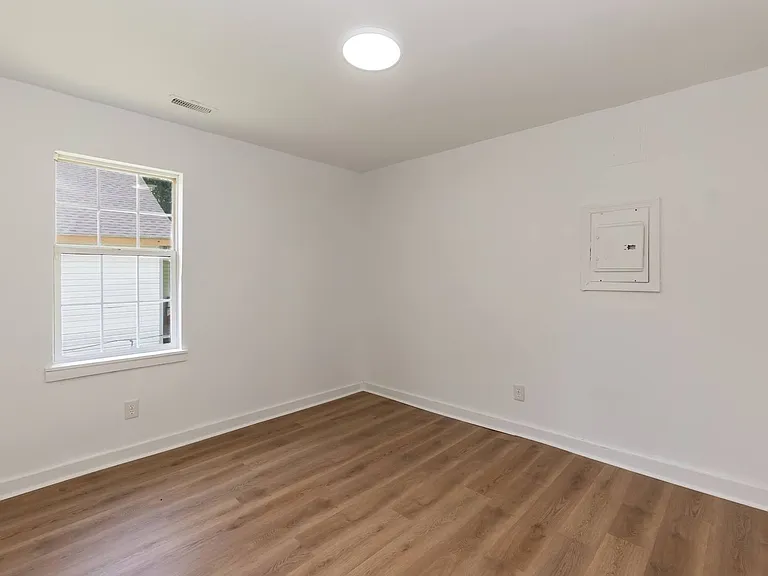 423 E Rockspring St — Photo 11