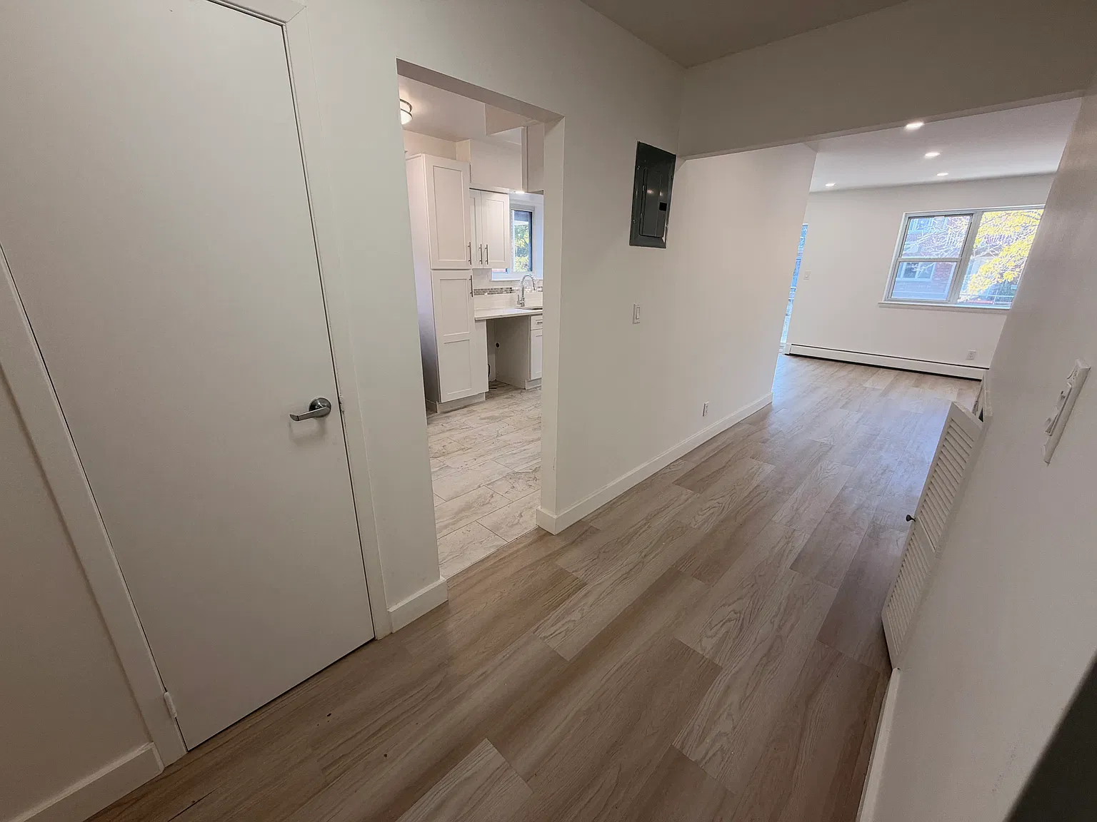 3 bed, 1.5 bath, $3,800 — Photo 2