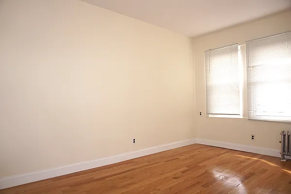 Rented by Astoria Realty | media 37