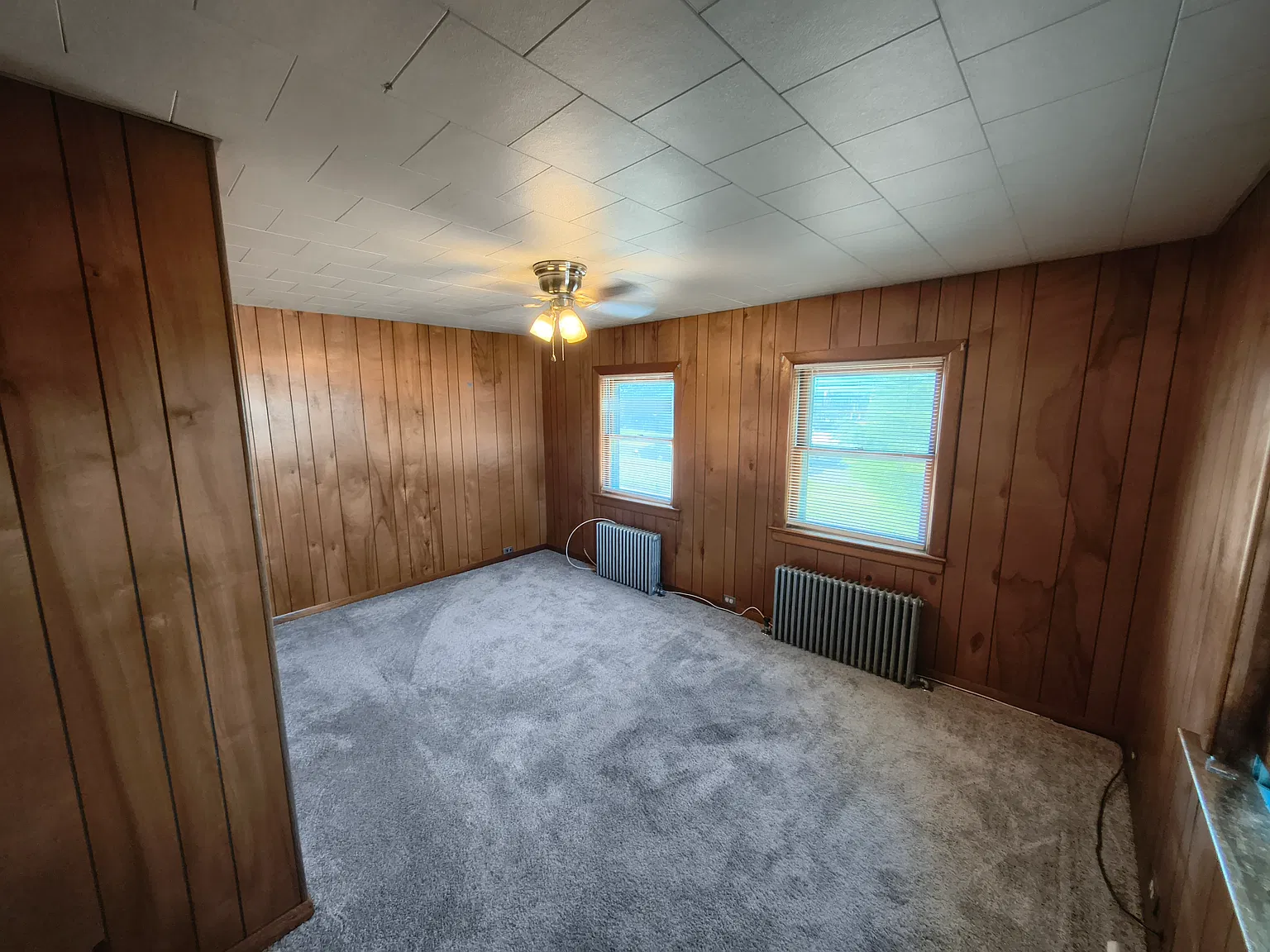 909 Crown Point Rd — Photo 3