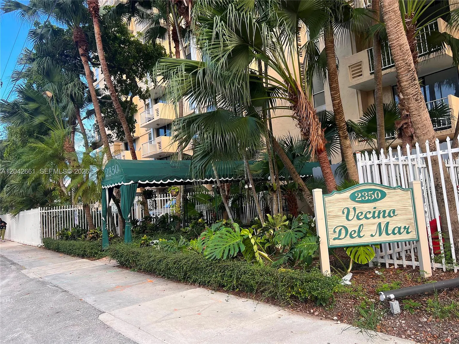 Vecino Del Mar Condo — Photo 1
