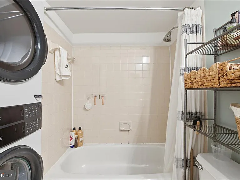 545 Colecroft Ct — Photo 11