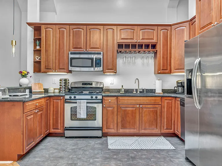 2042 E 4th St #600 — Photo 16