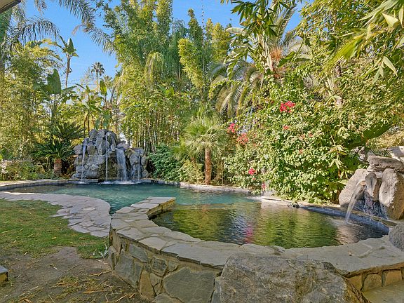 Amazing tropical pool with 12 person spa