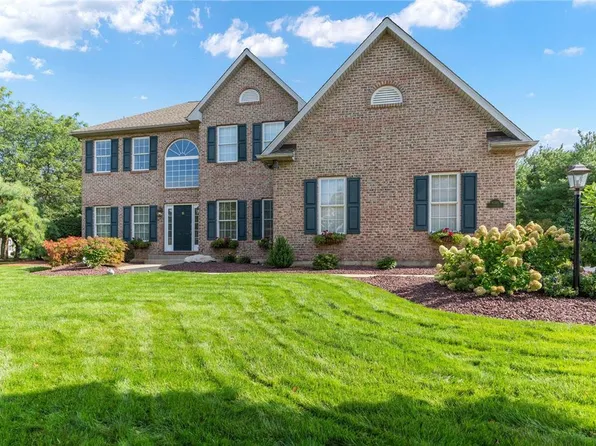6709 Sauterne Dr, Macungie, PA 18062