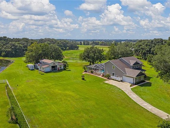 2nd image of 1120 Country Oaks Ln