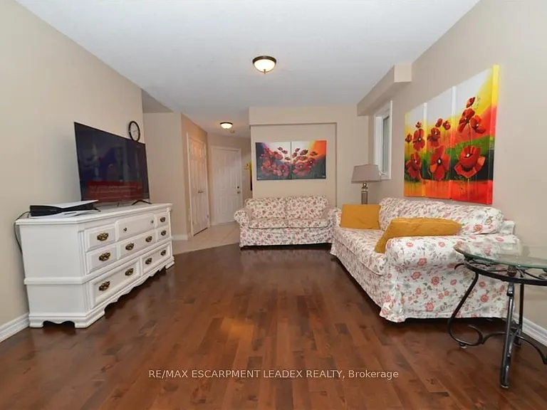 1132 Harrogate Dr — Photo 5
