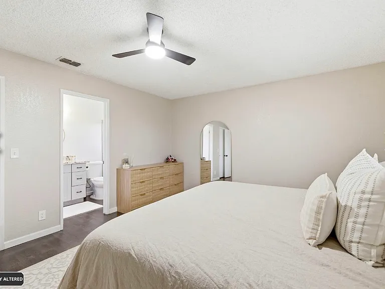 4901-4903 Travertine Cir — Photo 14