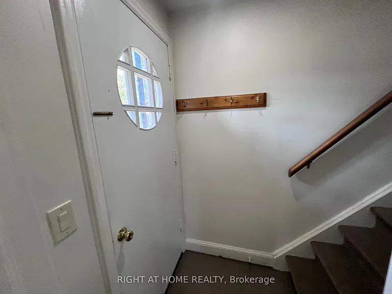 224 College Ave #MAIN FLLOOR — Photo 2