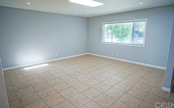 4th image of 22041 Del Valle St