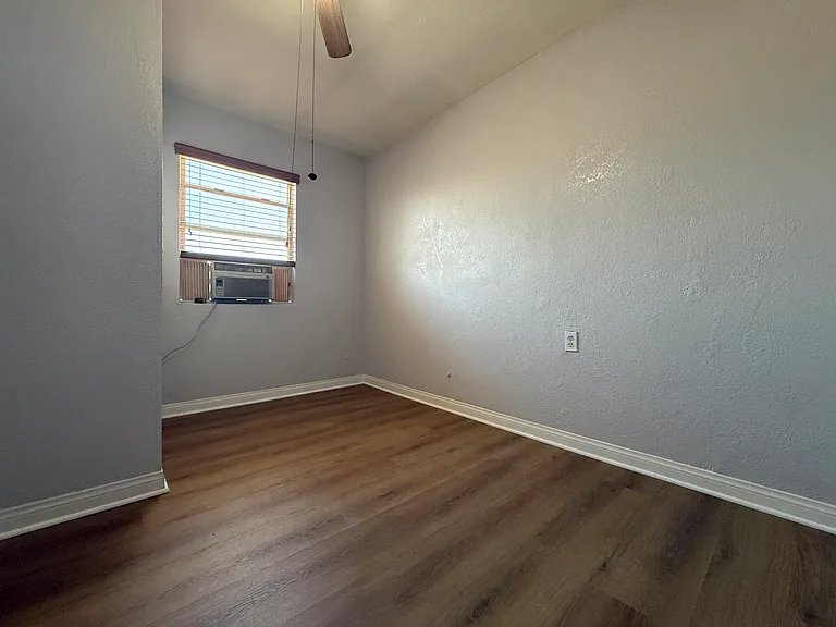 16459 Willow St — Photo 32