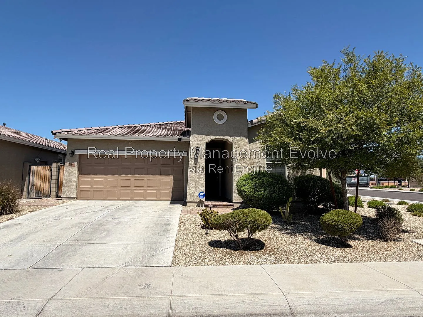 3 bed, 2.0 bath, 1679 sqft, $2,350 — Photo 2
