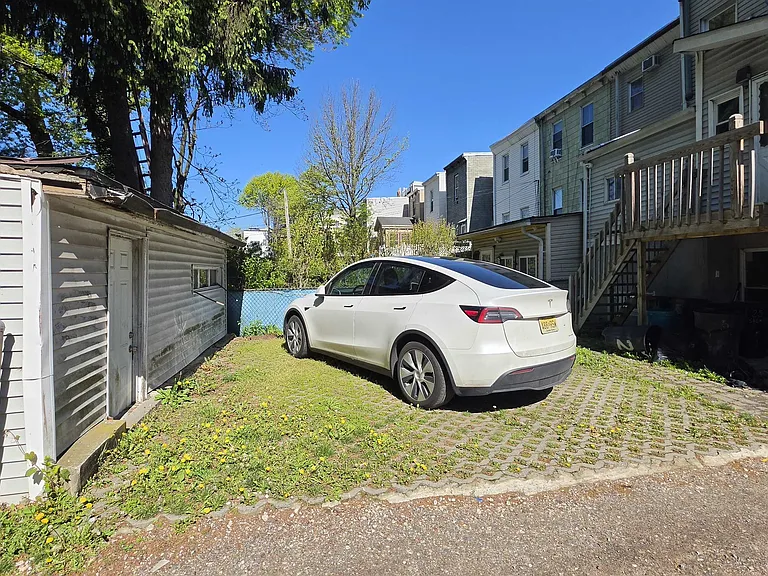 23 Sherman Pl #2 — Photo 24